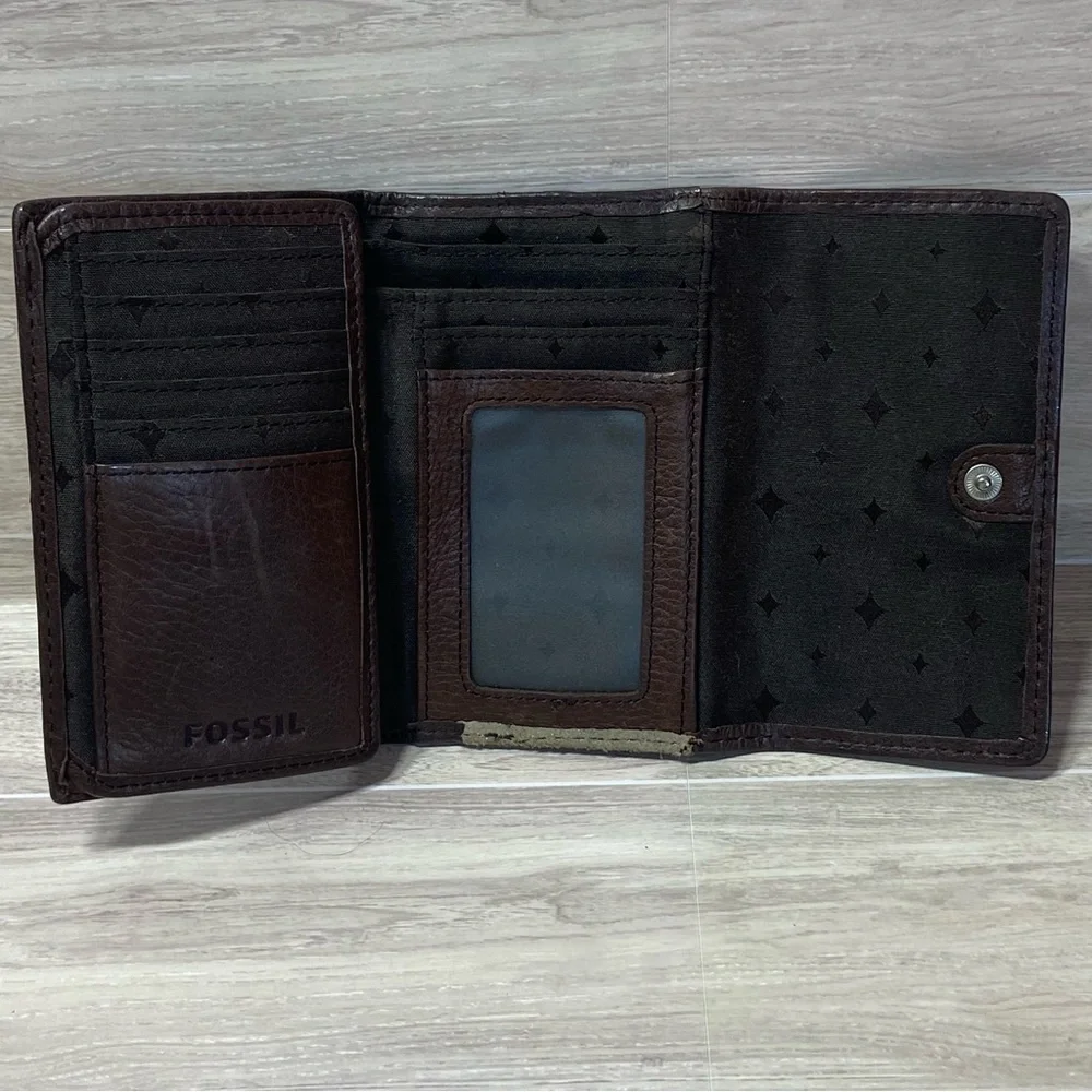 FOSSIL / Ladies Brown Leather and Tan Metallic Tri Fold Wallet